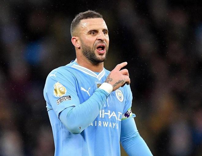 用手递手或 用手递手或